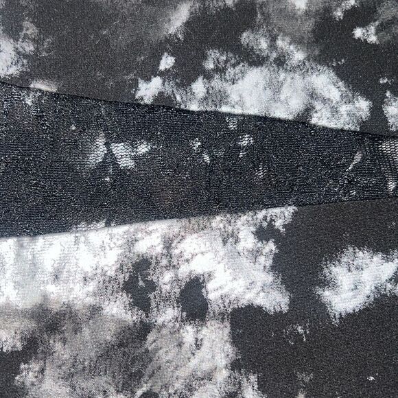 3 FOR $15 🙌🏼 Wet seal sexy medium mini skirt gray white print black lace inserts - Picture 3 of 8